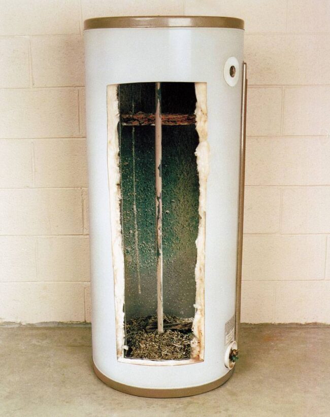 waterHeaterCutaway scale buildup from hard water in water heater